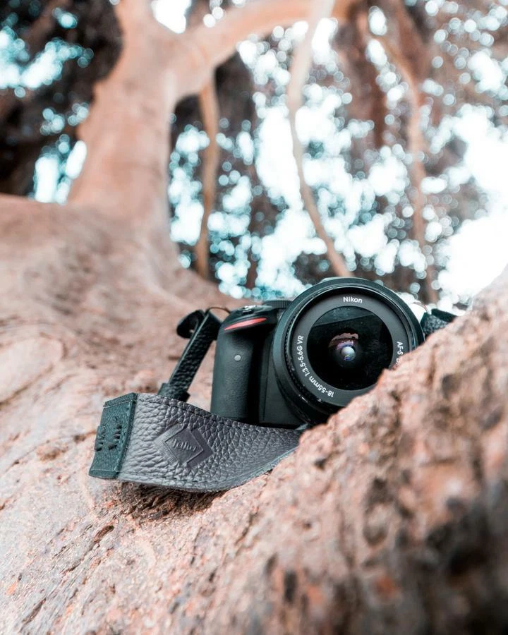 The Cross-Body Leather Camera Strap - Steel Grey - Image 4 of 4