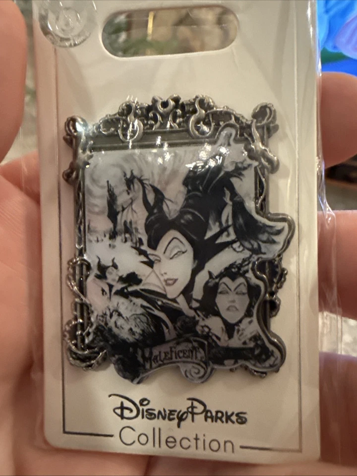 Prendedor comercial Maléfica villanos de los parques de Disney marco de imagen prendedor nuevo en tarjeta Foto 3 de 4