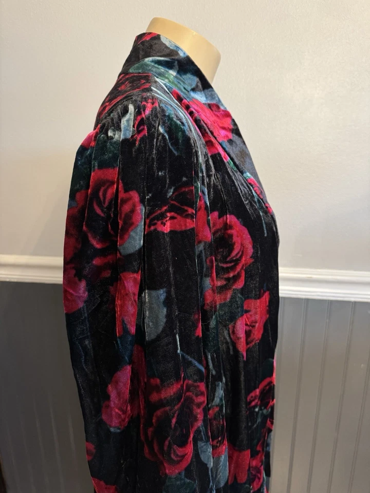 Torrid Velvet Duster Floral Rose Kimono Black Size 1 Dark Glam Velour - Image 4 of 4