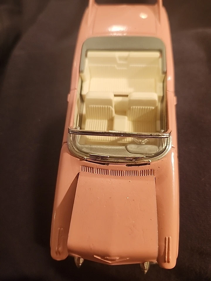 CADILLAC 1/18 1955  ELDORADO  CONVERTIBLE, IN PINK BY SOLIDO(215) - Image 3 of 4