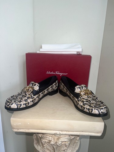 Women's NIB Black SALVATORE FERRAGAMO Monogram Rolo Gancini Loafers Size 9.5C - Picture 7 of 11