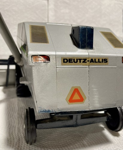 Scale Model 1/24 Scale Deutz-Allis R6 Gleaner Combine Farm Toy Collectible - Picture 12 of 15