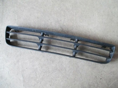 Lufteinlass vorne mitte Stoßstange VW Bora Gitter Blende mittig 1J5853677B
