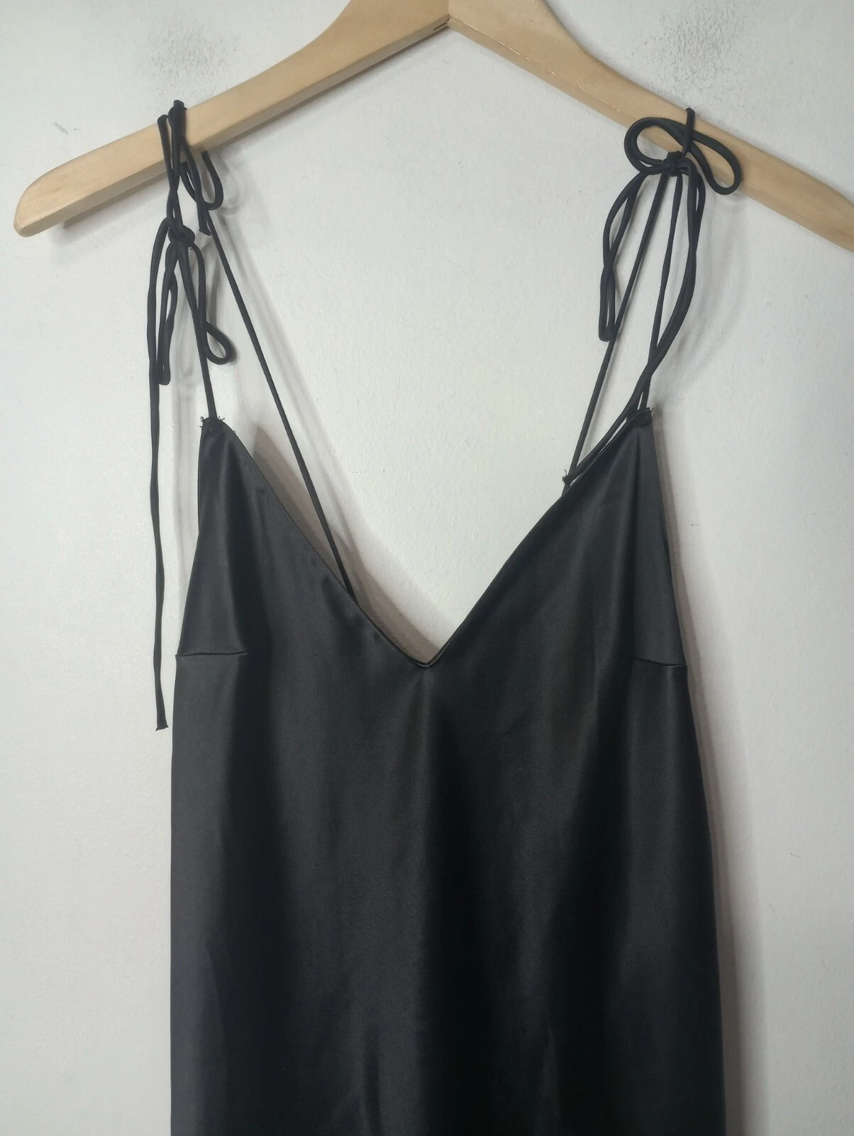 UNDERCOVER Abito Victoria's Secret nero raso scollo a V cravatta cinturino midi slip medio