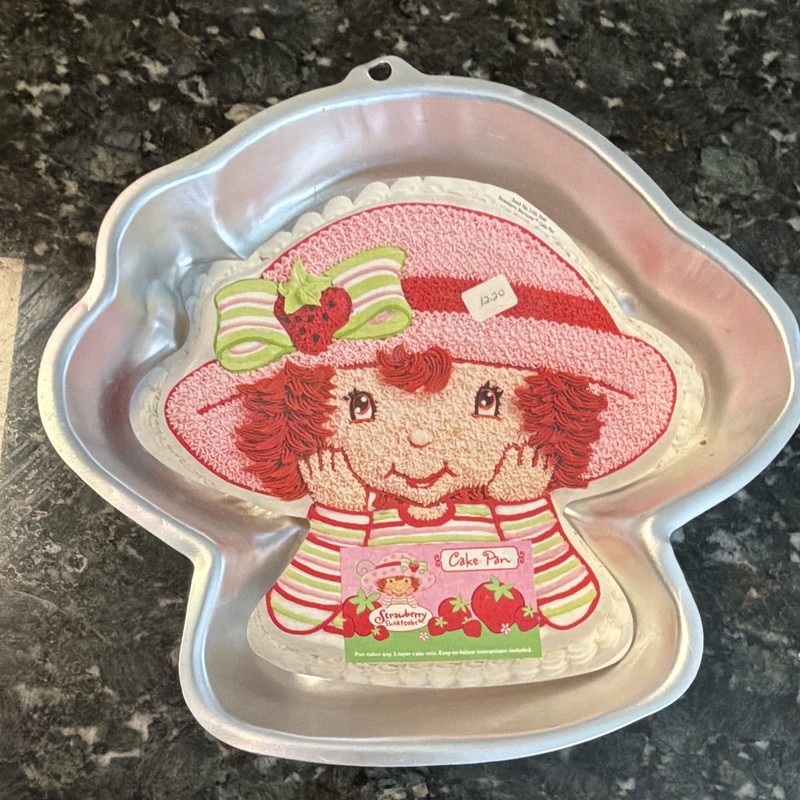 Wilton Strawberry Shortcake Character Cake Pan Aluminum Silver 2105-7040