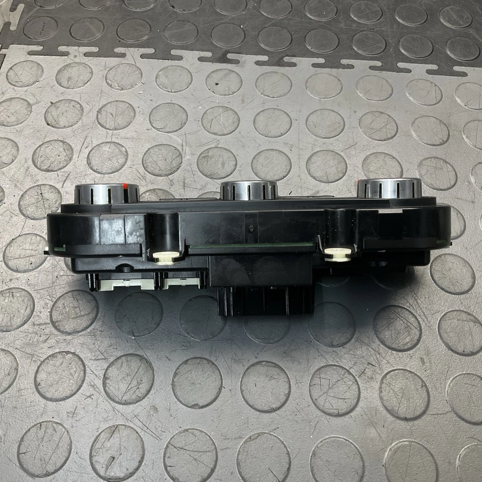 Volkswagen CC 2009-2012 conjunto de panel de control de calefacción de aire acondicionado OEM Foto 2 de 4