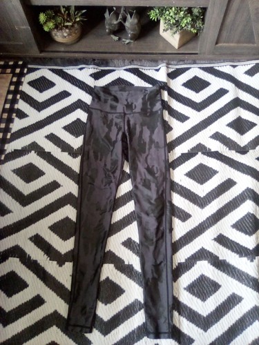 New Mono B Moda B Sz XS Leggings Athletic Wear Accentuates curves