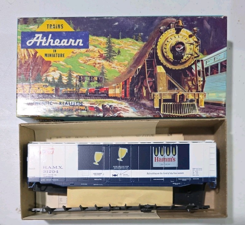 Athearn HO Scale Hamm's Beer 50' Plug Door Box Car Kit 5271 H.A.M.X. 31204