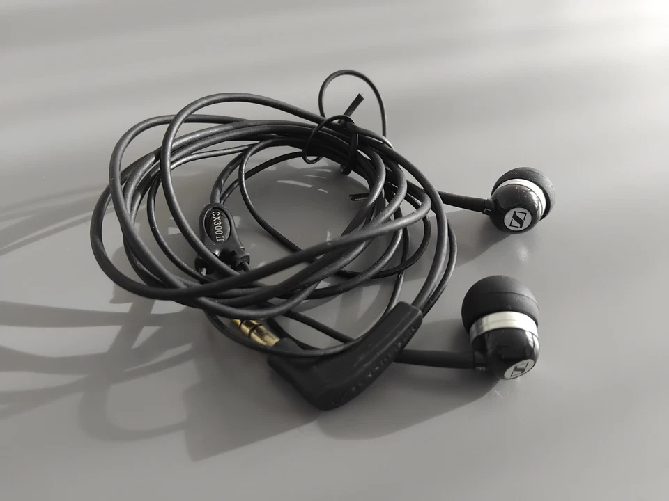 Sennheiser CX 300 II In-Ear Wired 3.5mm L-Shape Stereo Black/Silver 1.2m, photo 3 of 3