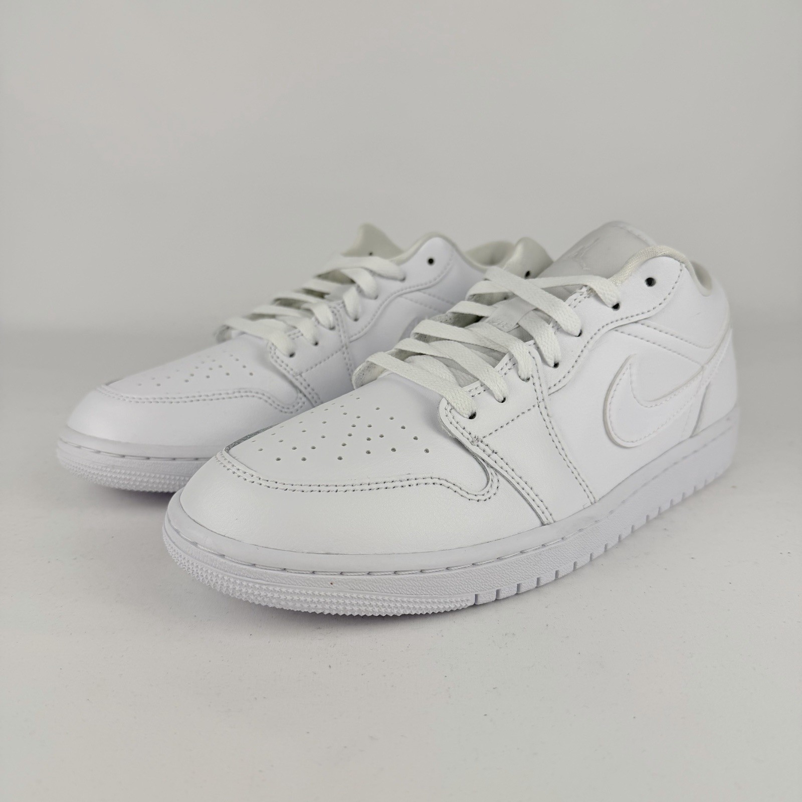 Jordan 1 Low Triple White 2022 DV0990-111 Women's Size 10.5