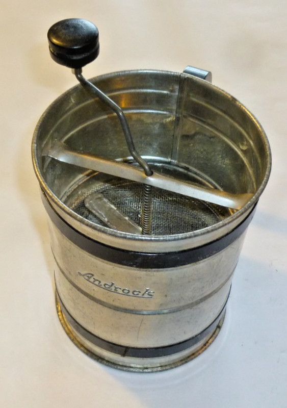 VINTAGE ANDROCK FLOUR SIFTER Sieve Black knob handle twist style Black ribs