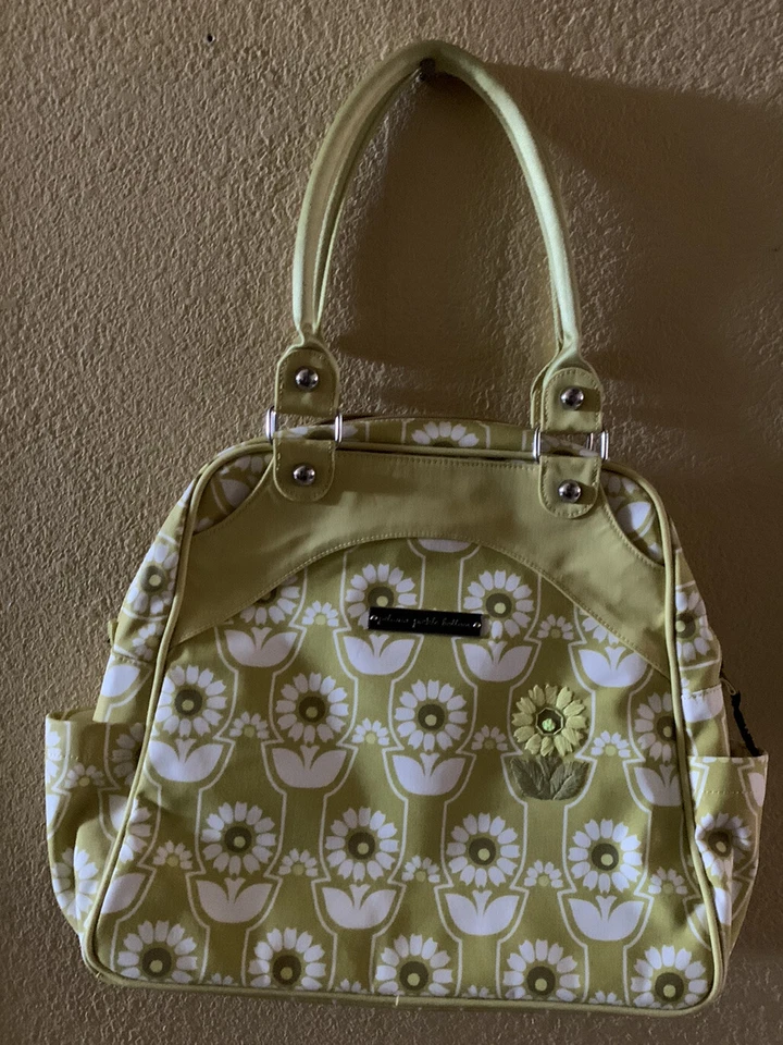 Petunia Pickle 底部尿布袋背包清洁黄色刺绣 — 第 2/4 张图片