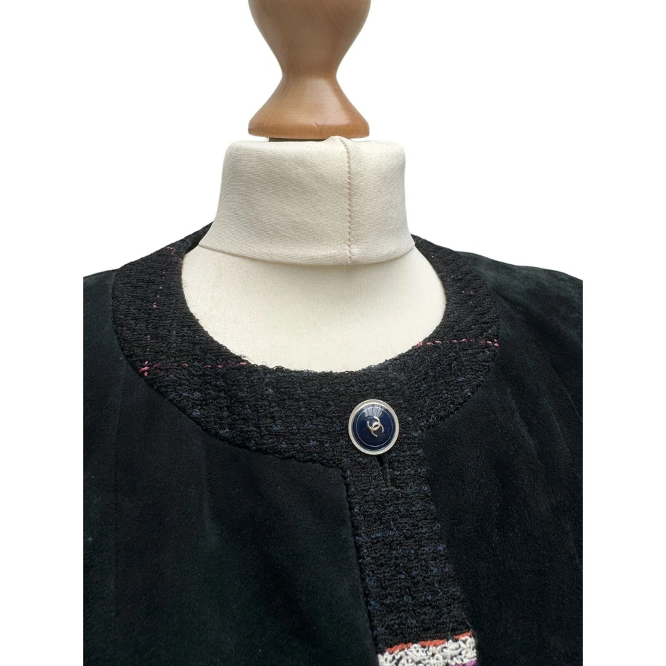 Chanel Iconic La petite veste noire  Cruise 2007 Black Suede Jacket Size 42 M - Image 3 of 4