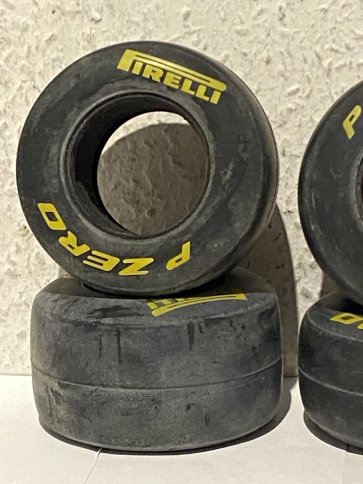 1 Satz/4 Stück neue Soft Reifen/Einlagen F1-RB7 DeAgostini 2Reifen Hinten/2Vorne - Bild 2 von 4