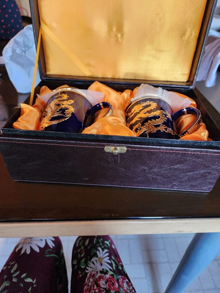 Tazas de té de ceremonia japonesa con dragones Foto 2 de 2