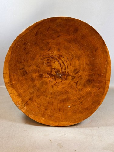 250750 - This three-legged stool is handmade in the Jimma region - Ethiopia. - Picture 5 of 6
