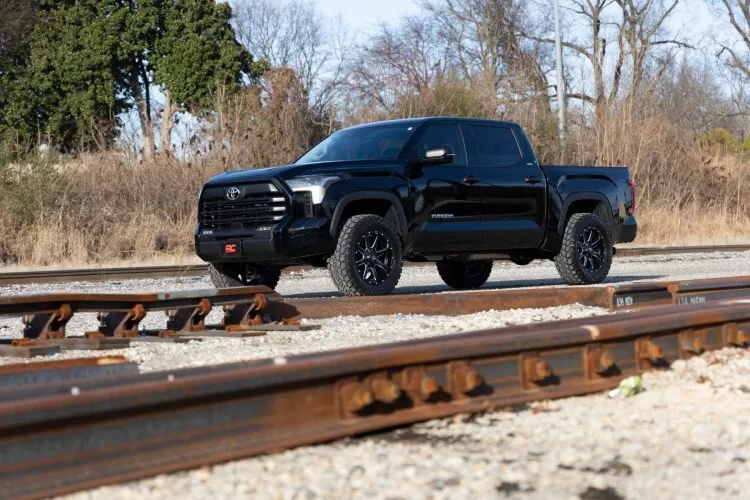 Rough Country 2" Leveling Kit w/ N3 Struts 501148 fits 22-25 Toyota Tundra 4WD - Image 4 of 4