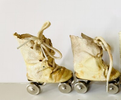 Vintage 1950's Doll Roller Skates Flat Foot Oil Cloth Lace Up Metal Wheels TLC