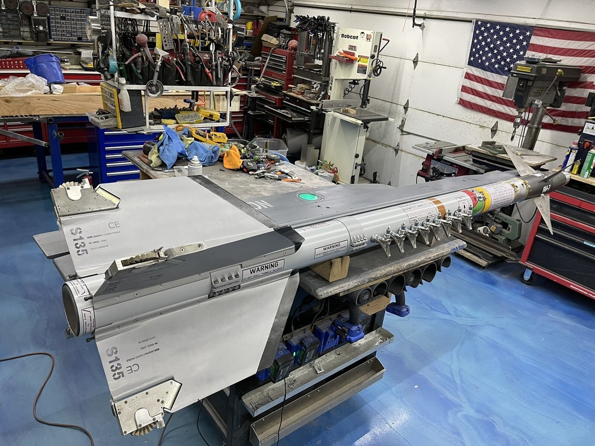 AIM9 Sidewinder Missile Replica w/ F16 Falcon wing tip w/ moving