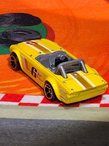 2010 Hot Wheels Kmart Exclusive Triumph TR6 Yellow #R7556 Loose - Picture 4 of 5