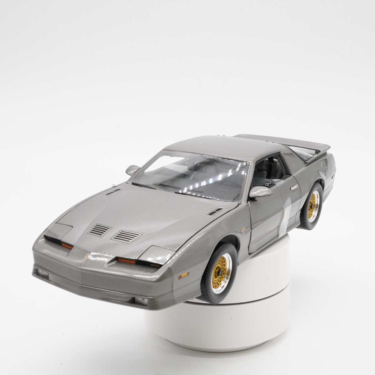 グリーンライト 1/18 ポンティアック GTA 1988 Pontiac Firebird Trans Am GTA Flame Red 1/18 Diecast