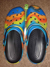 NEW MENS CLASSIC CROCS SPRAY DARK TIE DYE ADULT CLOGS SIZE M 11 SLIP ON