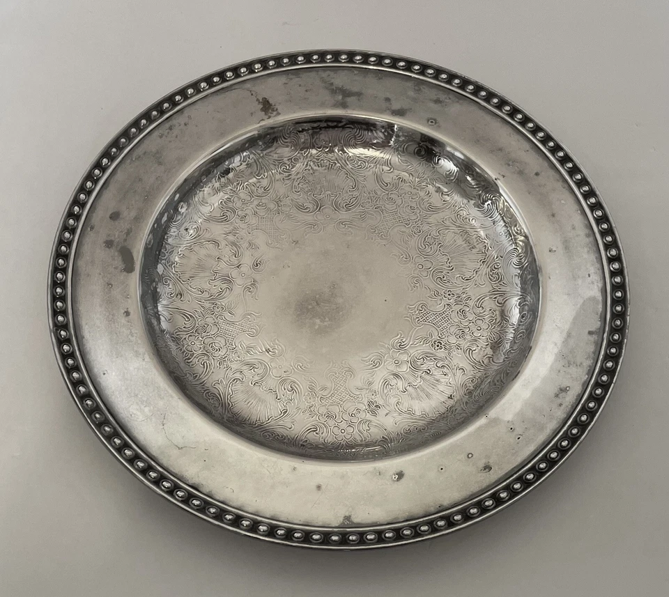 Placa redonda enchapada en plata Wm Rogers diseño de desplazamiento floral grabado borde punteado 10" Foto 4 de 4