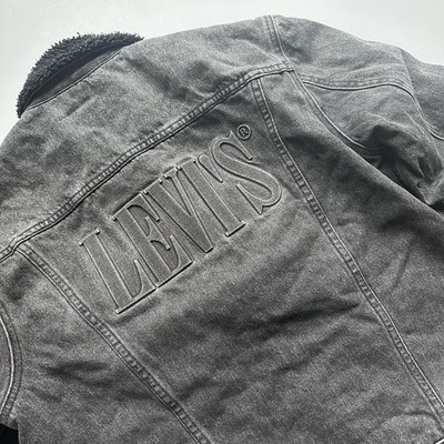 Levi s Embossed Logo Sherpa Lined Trucker Jacket Mens Size L Washed Black Denim