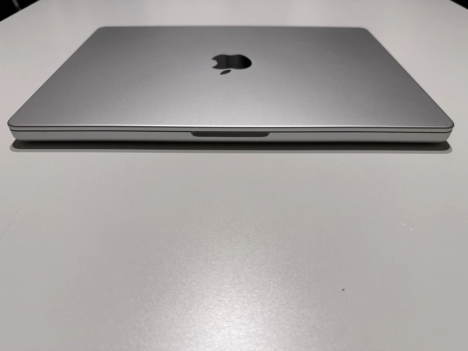 APPLE MACBOOK PRO 14" 2023 M2 PRO SSD 512 GB RAM 16 GB Sequoia GRADO A Silver, foto 4 di 5