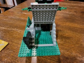 LEGO Forestmen 6066 Camouflaged Outpost Complete with Instructions
