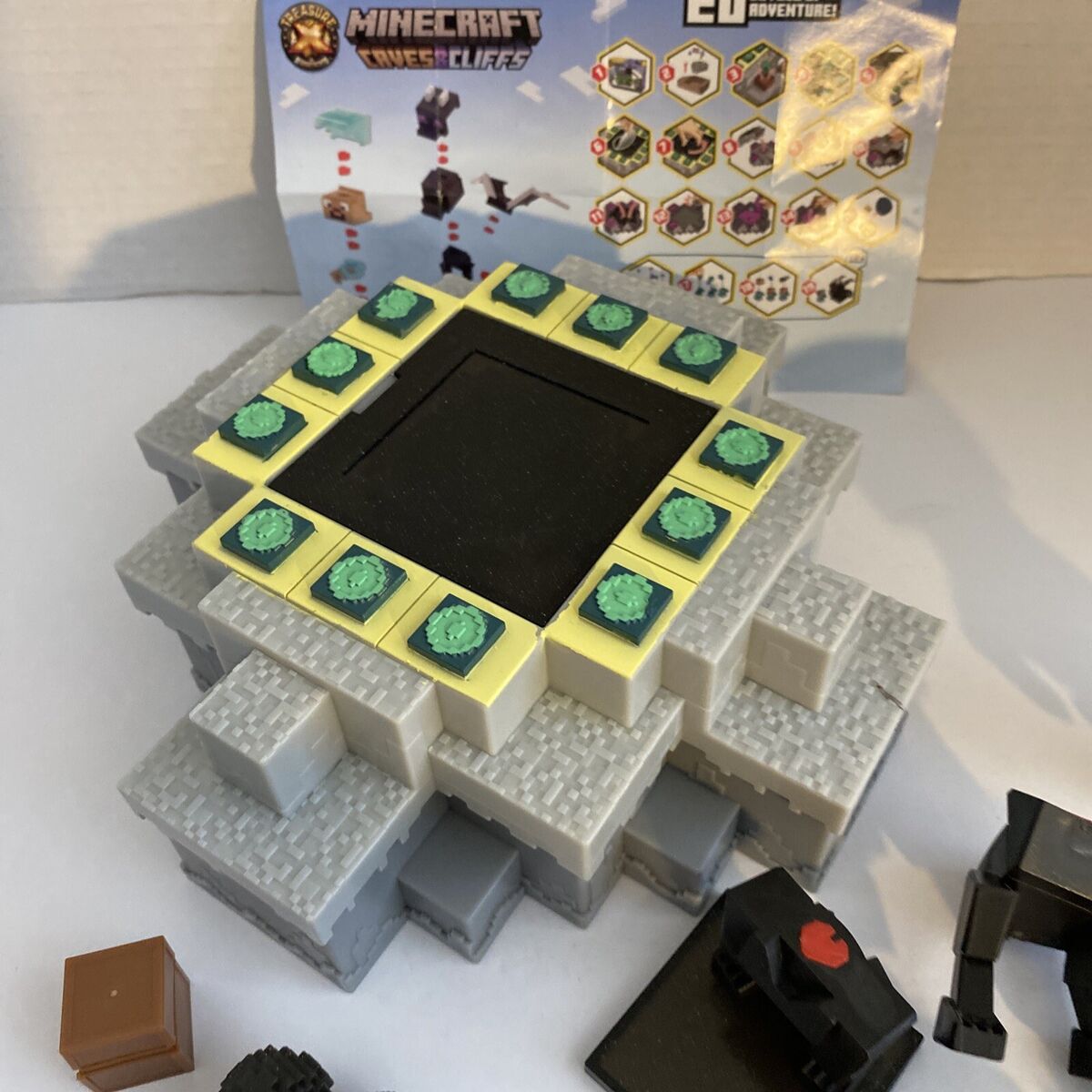 Treasure X Minecraft Caves & Cliffs Ender Dragon - Moose Toys