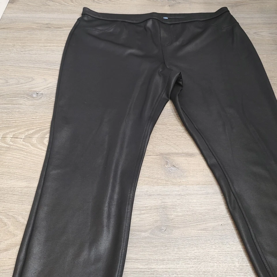 Leggings Simply Vera Wang tiro alto imitación cuero look negros para mujer TALLA GRANDE Foto 2 de 4