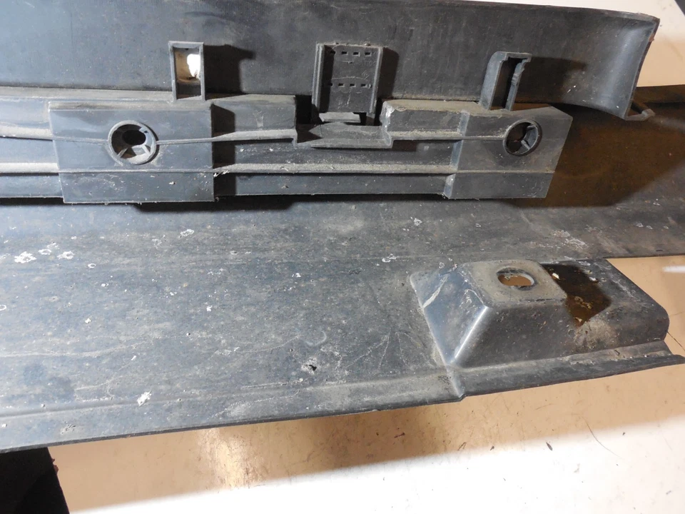 Левая юбка рокер панели отделки A1646900740 06-11 Mercedes Benz W164 ML350 ML500 - Изображение 4 из 4