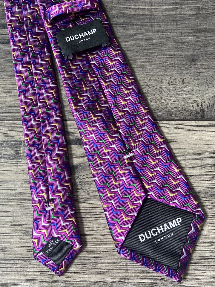 Corbata De Seda Bordada Con Zigzag DUCHAMP BNWT - Imagen 4 de 4