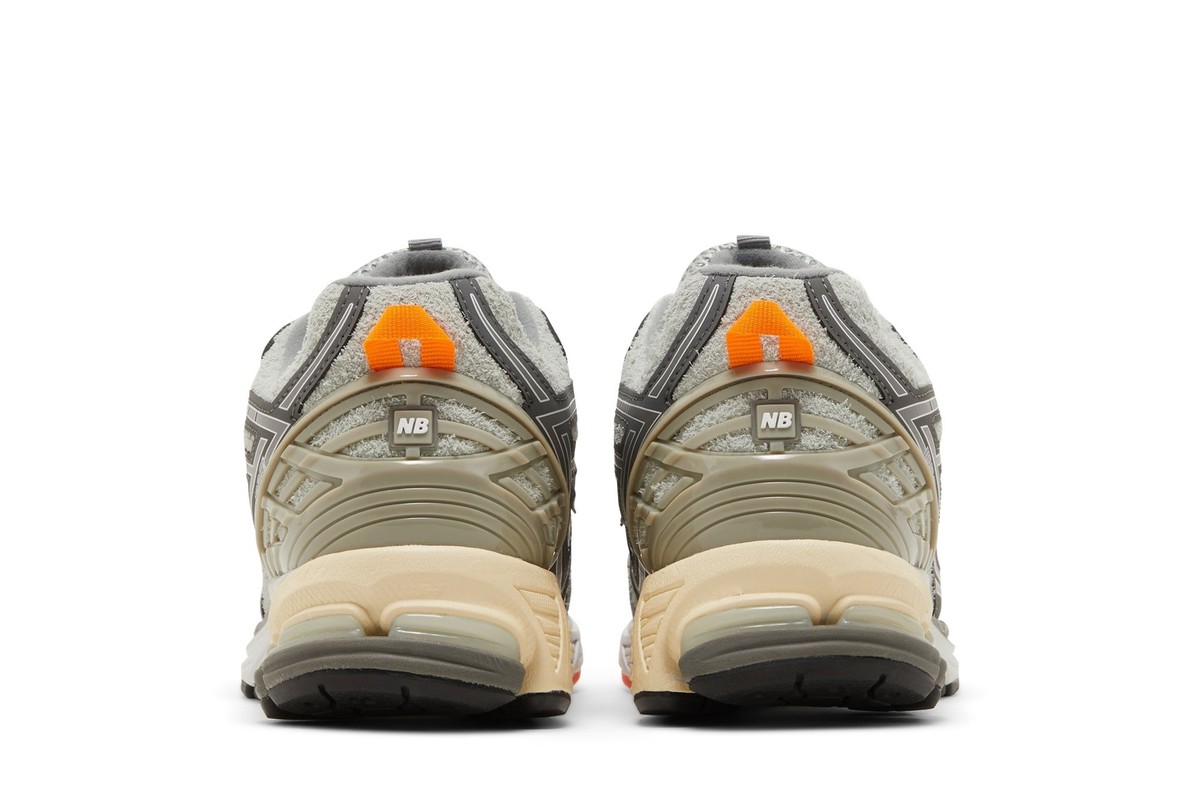 New Balance INVINCIBLE x N.HOOLYWOOD x 1906R 