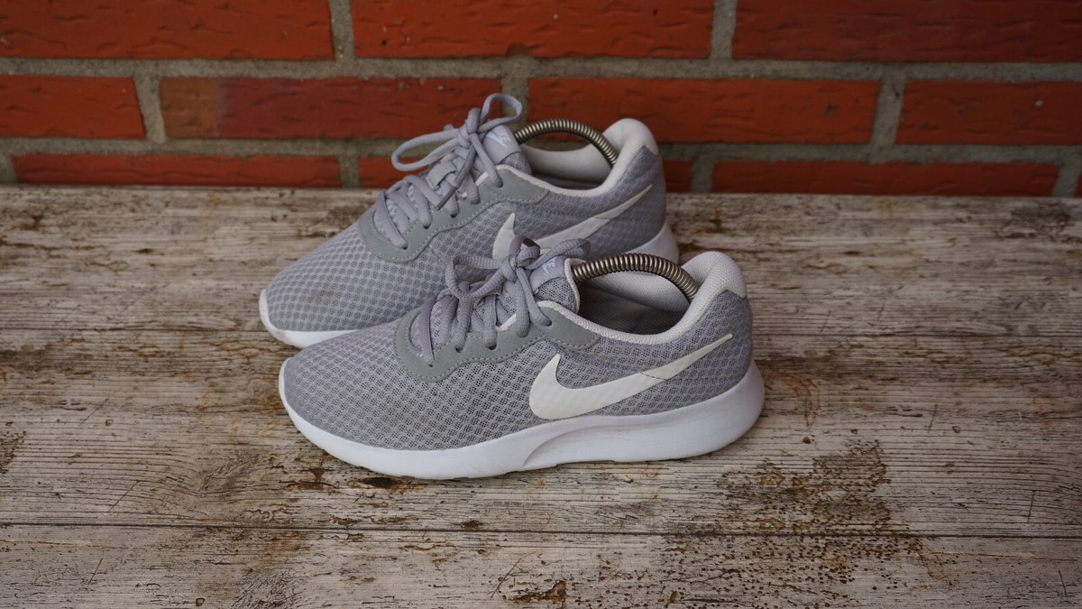 Nike Tanjun Damen Laufschuhe Turnschuhe Sneaker Grau WMNS Größe