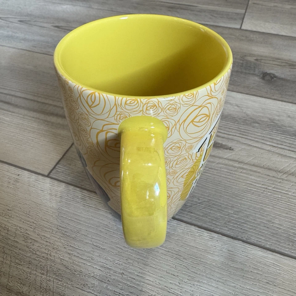 Taza de café de la Bella y la Bestia de los parques de Disney Es difícil ser una belleza Foto 3 de 4