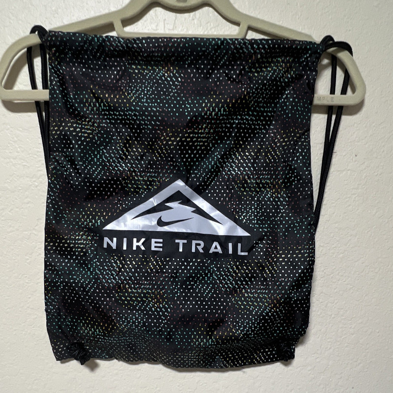 Nike Trail Drawstring Bag Black Multicolor Speckled Zip Pocket Unisex