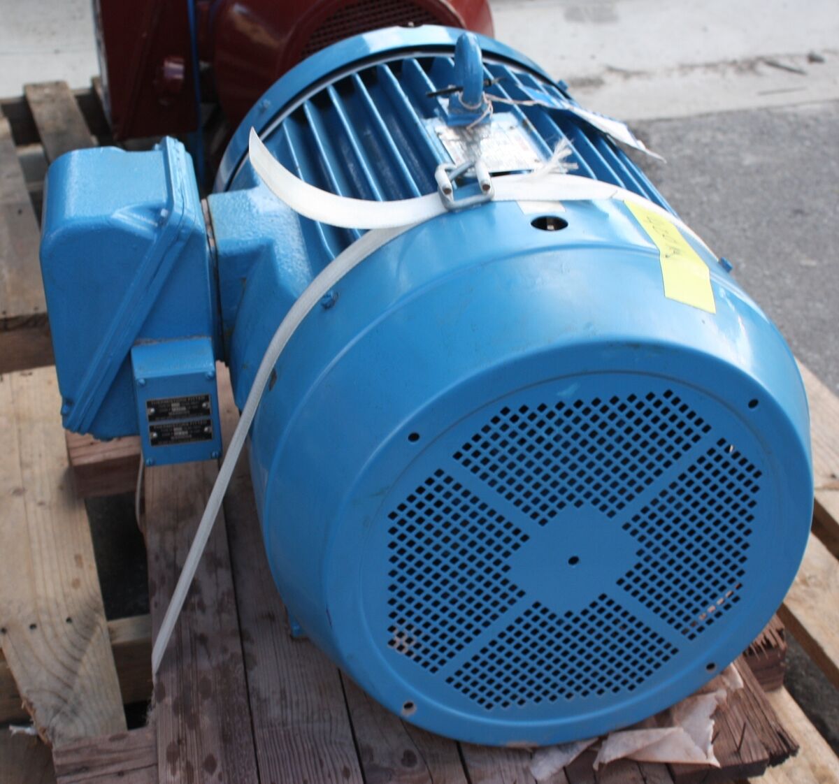 Toshiba TSH01 45 KW 4 pole 1000V 3phase induction motor | eBay Toshiba TSH01 45 KW 4 pole 1000V 3phase induction motor | eBay