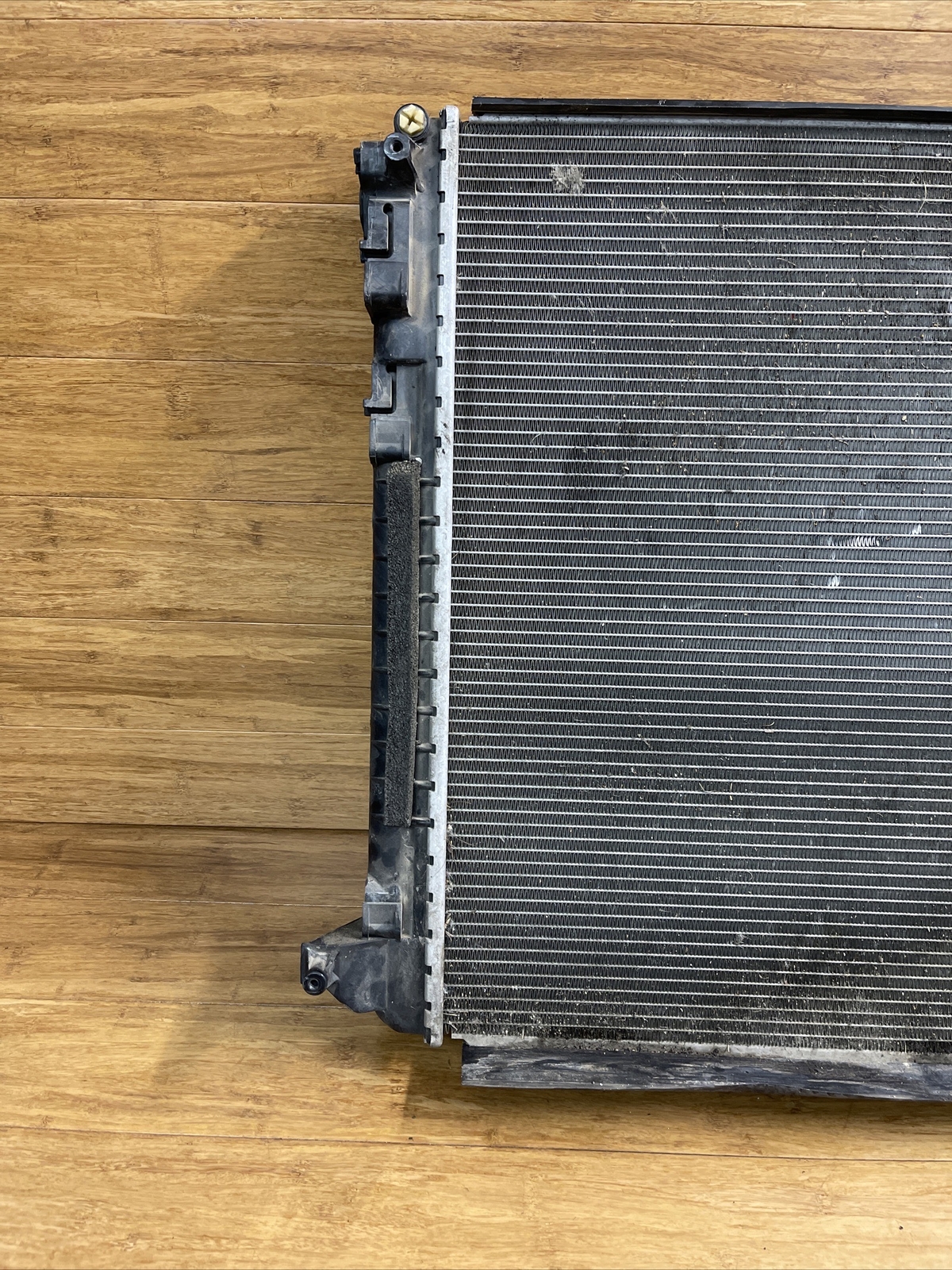 2017-2020 Maserati Levante Ghibli OEM Cooling Radiator 670038340