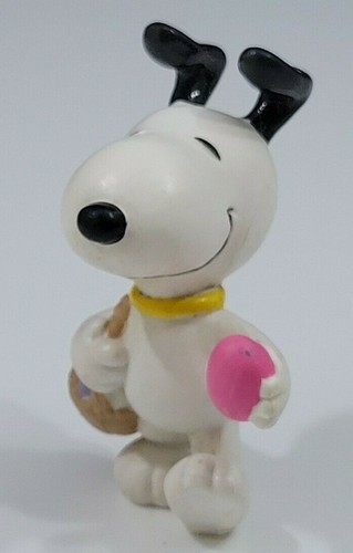 Peanuts Cartoon Snoopy Easter Egg Basket PVC Figure United Features - Picture 2 of 6