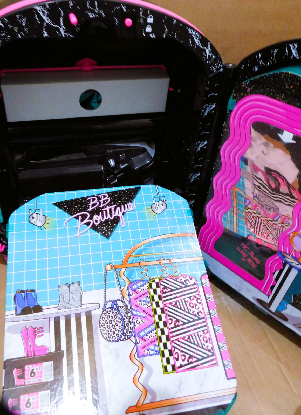 LOL Surprise OMG Fashion Closet On the Go Rolling Storage Playset NEW 