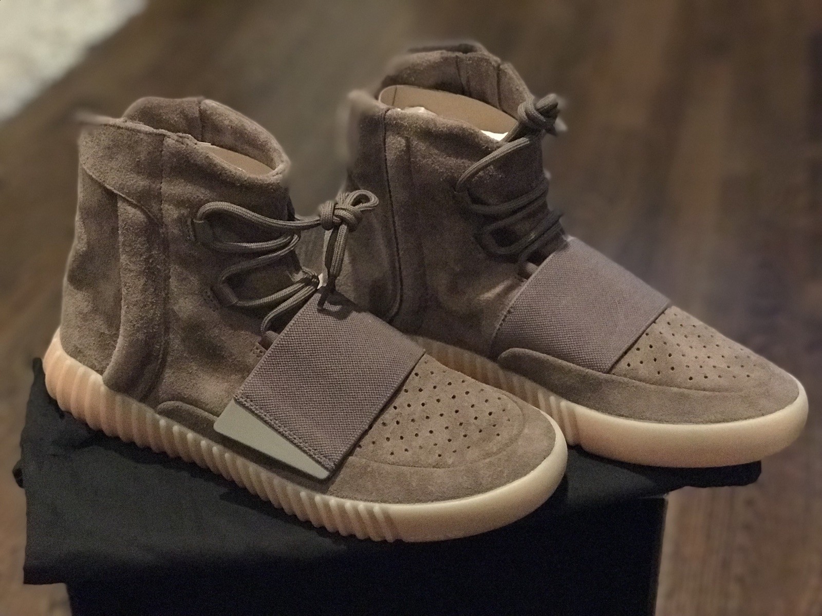 Official Authentic Kanye West / Yeezy 750 Boost Chocolate sz 10.5 Brand New! Official Authentic Kanye West / Yeezy 750 Boost Chocolate sz 10.5 Brand New!