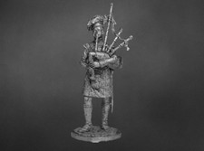   England. Bagpiper Action Figurine Scale 54mm Tin Soldiers 132. UnPainted   