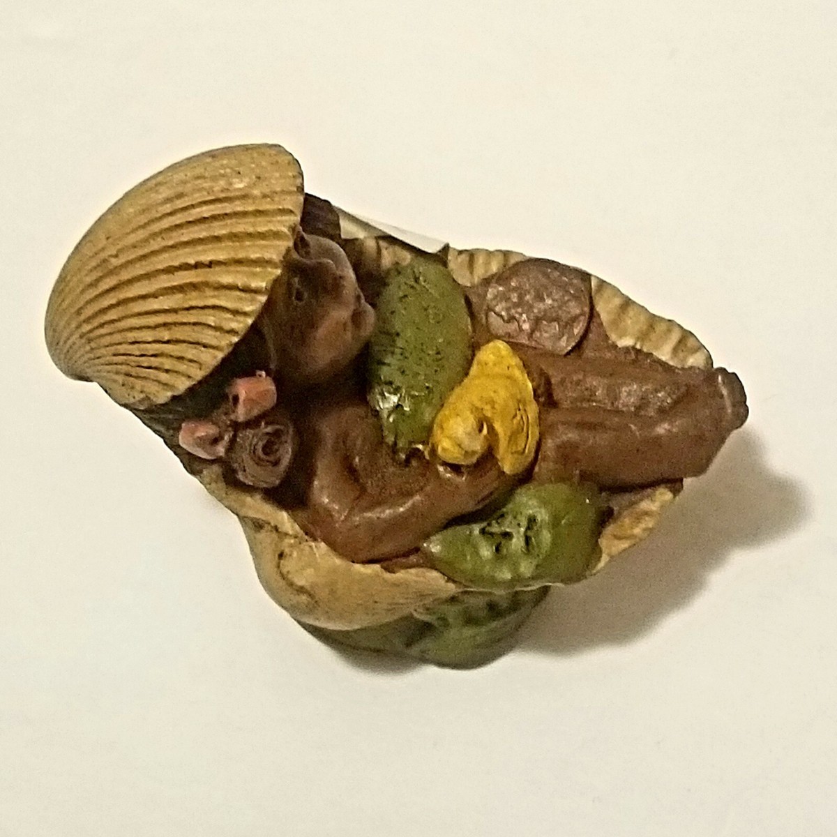 Tom Clark Gnome DARCY 1987 Seashell Tiny Girl Cairn Studio Edition  1987 Thomas Tom Clark Gnome Cairn Studio June July August w/ Seashells Figurine main image 0