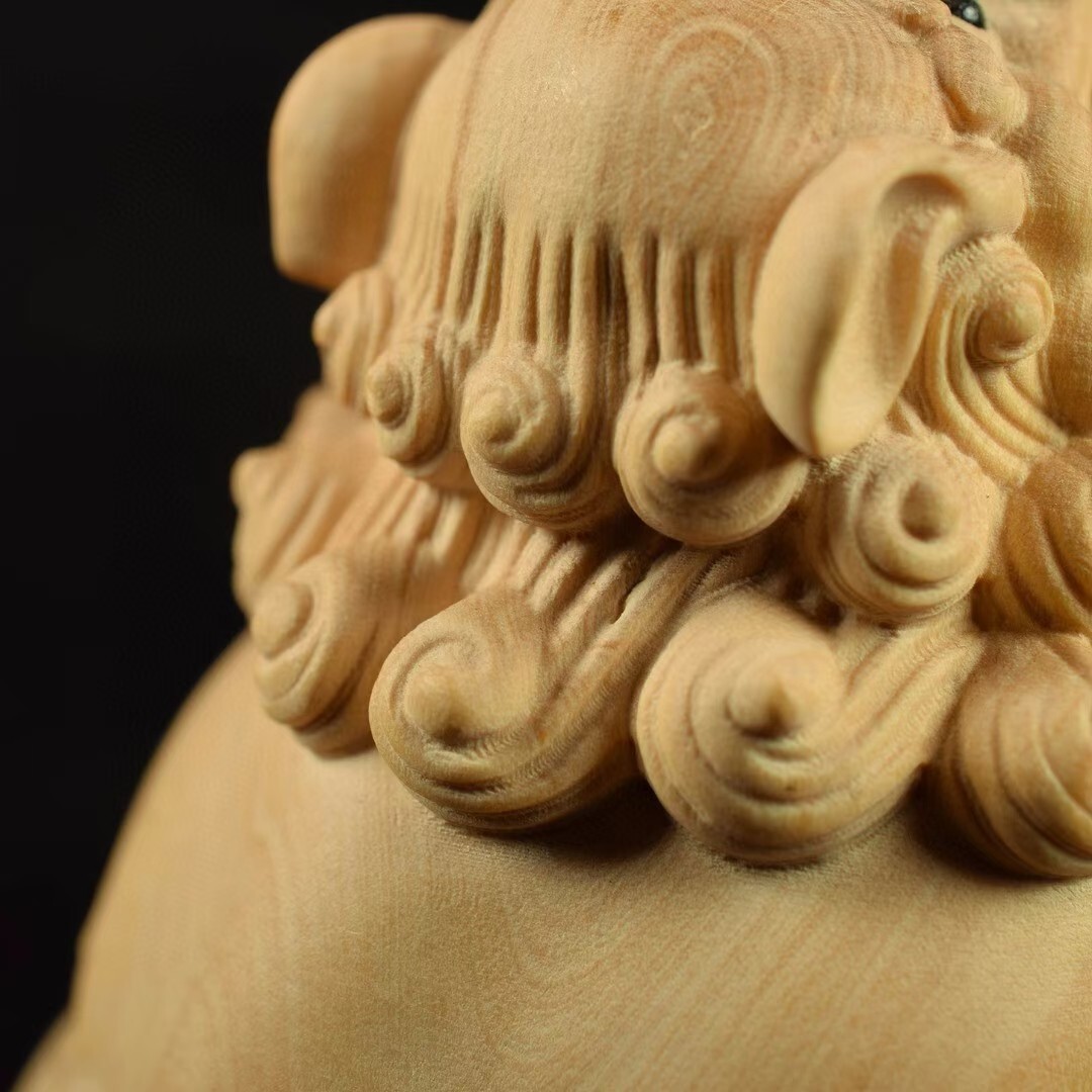 China Boxwood Wood Hand Carved Lion Statue 黄杨木.望天狮子 China Boxwood Wood Hand Carved Lion Statue 黄杨木.望天狮子