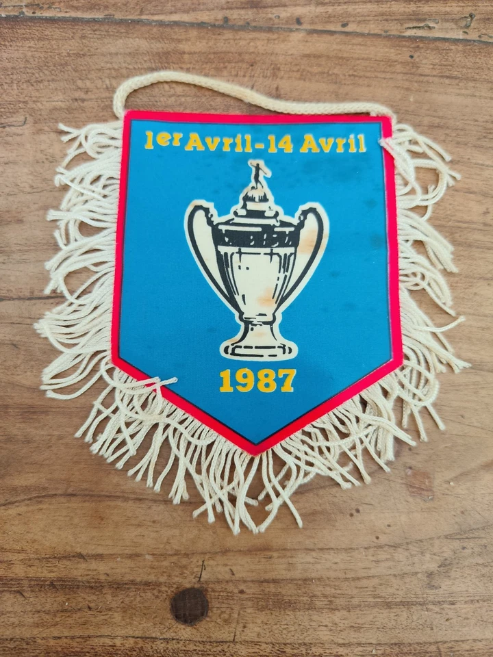 Football Fanion FC Geugnon v Bordeaux 1/16° finale coupe France 1987 Authentique - Photo 2/2