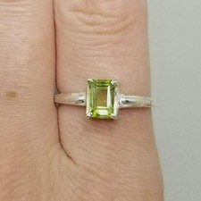 Vintage Sterling Silver Lime Green Emerald Cut Stone Ring Size 8 Band