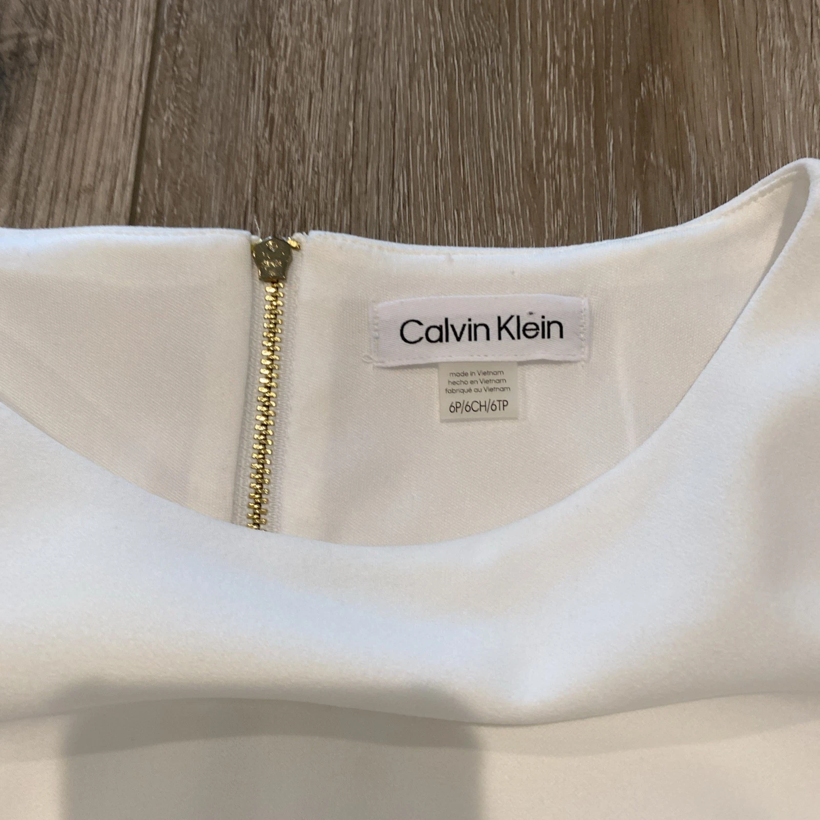 OFF WHITE Tubino chiffon Calvin Klein nuovo con etichette taglia 6 Petite abito manica a campana bianco sporco