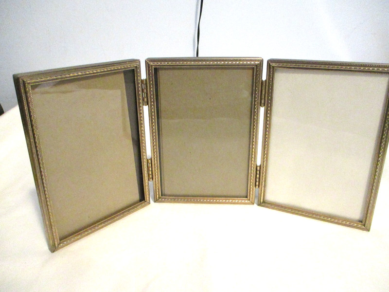 Vintage Brass Gold Filigre Tri-fold Hinged Three Photo Picture Frame  3.5" x 5"
